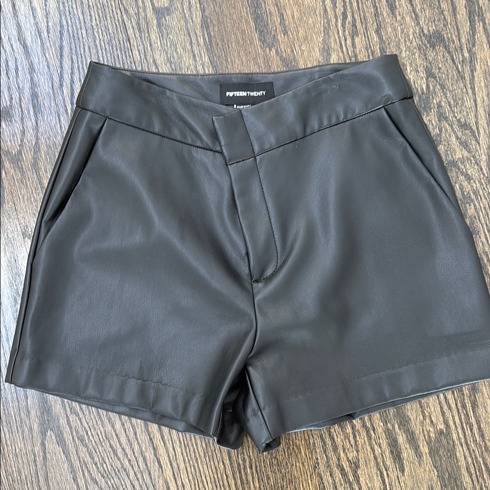 Fifteen Twenty Black Women's Shorts size 6 Pefect con